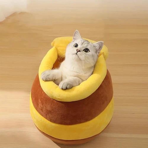 🐾🐱 Unveil the dream resting haven for your feline friend! The Raindme Honey Pot Semi-Enclosed Cat Bed, inspired by the adorable shape of a honey pot, creates a blissful sanctuary for your cat! 🍯💖